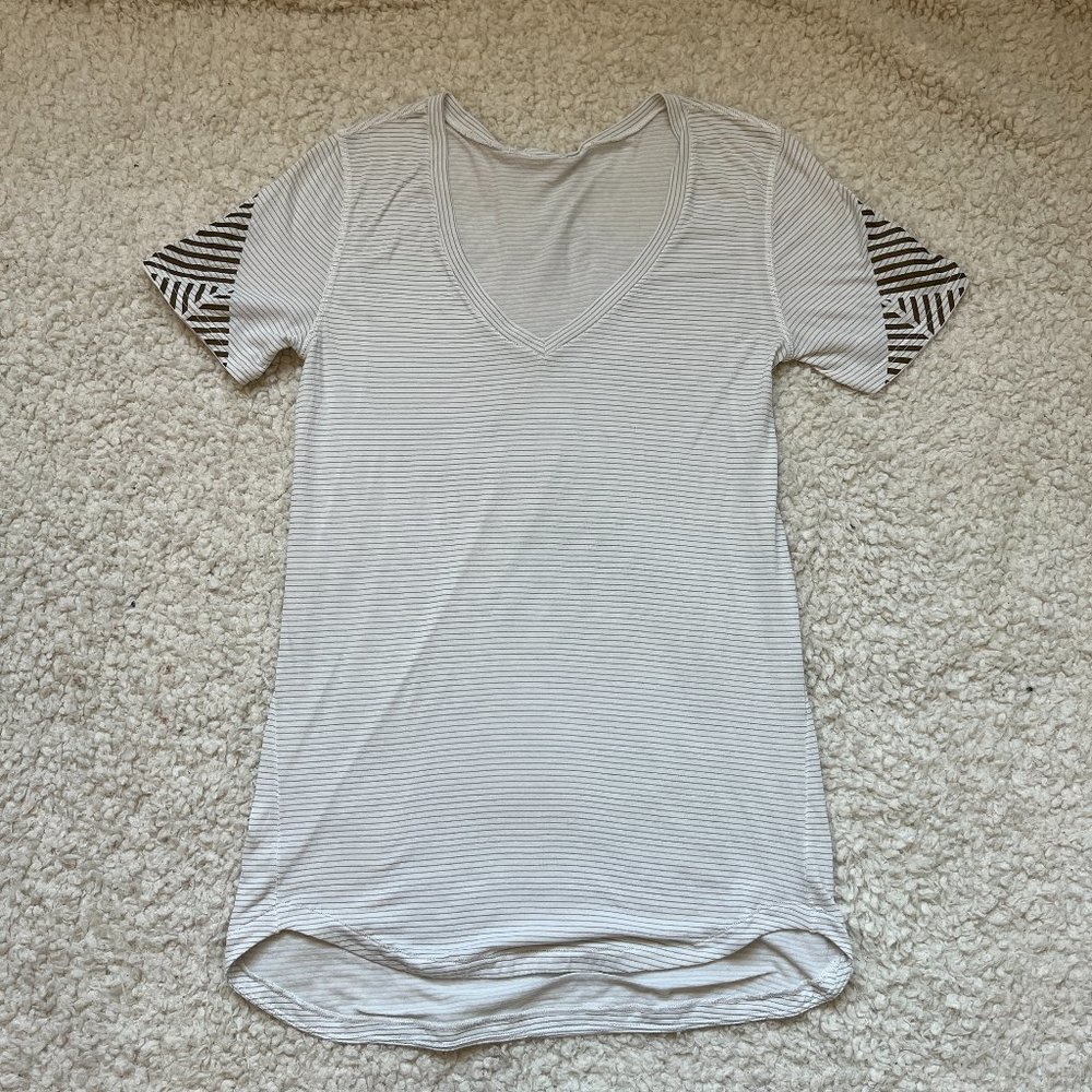 🍋 LULULEMON Reflective Striped Short Sleeve